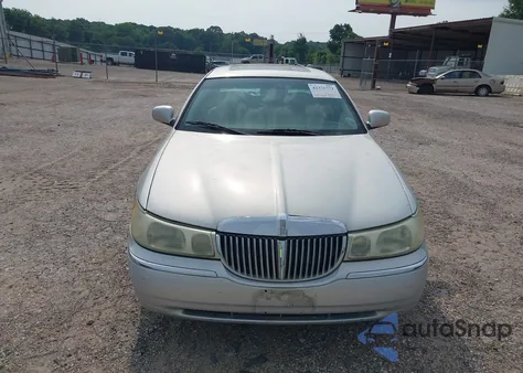 2002 Lincoln Town Car Signature z USA, uszkodzony, nr VIN 1LNHM82W92Y644152